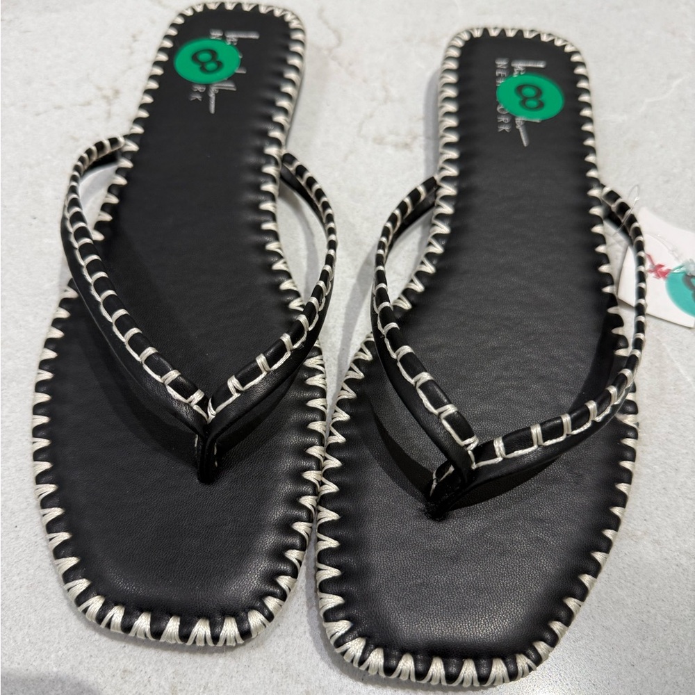 NWT Nicole Miller Black and White Flip Flops